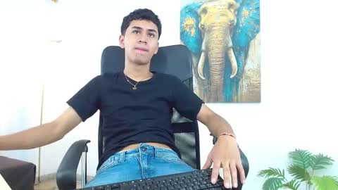 Snapshot of 7alan chatting on 10/31/25, 01:23 Alan online show from 10/31/25, 01:23