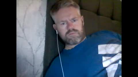 Snapshot of 81jonnyx chatting on 12/20/24, 02:38 81jonnyx online show from 12/20/24, 02:38