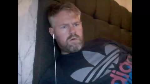 Snapshot of 81jonnyx chatting on 12/27/24, 04:43 81jonnyx online show from 12/27/24, 04:43