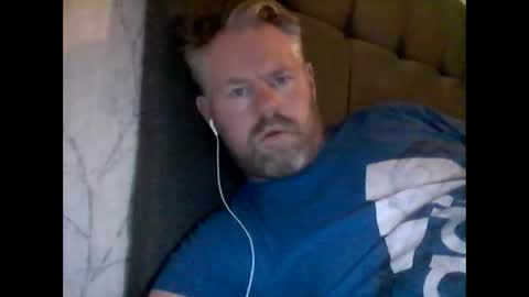 Snapshot of 81jonnyx chatting on 12/31/24, 03:31 81jonnyx online show from 12/31/24, 03:31