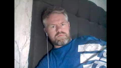 Snapshot of 81jonnyx chatting on 03/07/25, 12:01 81jonnyx online show from 03/07/25, 12:01