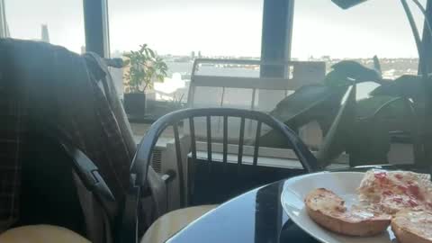 huh online show from 10/09/25, 02:48