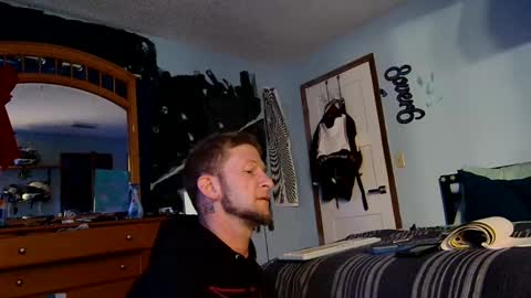 Snapshot of 9_25 chatting on 01/12/25, 10:22 8over6 online show from 01/12/25, 10:22