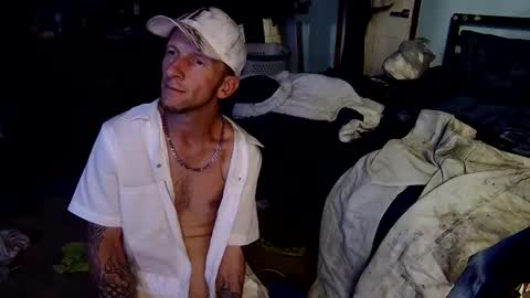 Snapshot of 9_25 chatting on 10/13/25, 02:22 8over6 online show from 10/13/25, 02:22