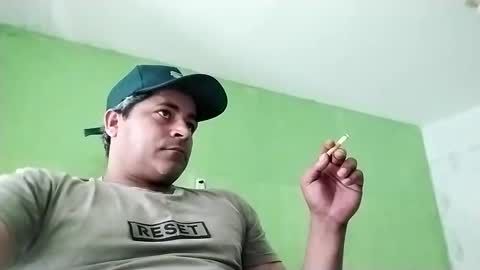 Snapshot of 9vinhocamshow chatting on 11/01/25, 10:17 9vinhocamshow online show from 11/01/25, 10:17