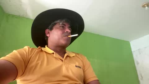 Snapshot of 9vinhocamshow chatting on 11/02/25, 11:23 9vinhocamshow online show from 11/02/25, 11:23