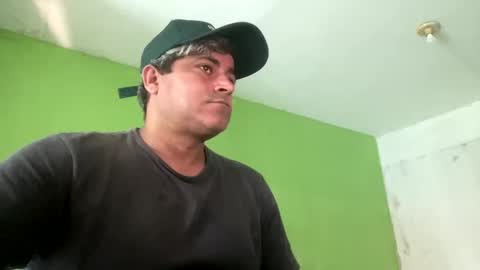 Snapshot of 9vinhocamshow chatting on 11/06/25, 11:11 9vinhocamshow online show from 11/06/25, 11:11