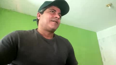 Snapshot of 9vinhocamshow chatting on 11/08/25, 11:43 9vinhocamshow online show from 11/08/25, 11:43