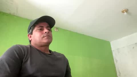 Snapshot of 9vinhocamshow chatting on 11/11/25, 11:43 9vinhocamshow online show from 11/11/25, 11:43