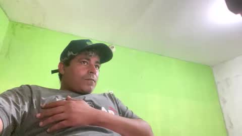 Snapshot of 9vinhocamshow chatting on 11/12/25, 11:14 9vinhocamshow online show from 11/12/25, 11:14