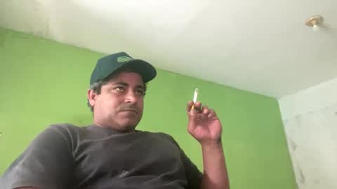 Snapshot of 9vinhocamshow chatting on 11/16/25, 10:43 9vinhocamshow online show from 11/16/25, 10:43