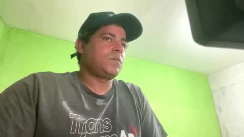 Snapshot of 9vinhocamshow chatting on 11/16/25, 10:59 9vinhocamshow online show from 11/16/25, 10:59