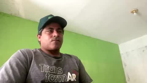 Snapshot of 9vinhocamshow chatting on 11/17/25, 11:16 9vinhocamshow online show from 11/17/25, 11:16