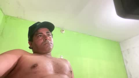 Snapshot of 9vinhocamshow chatting on 11/17/25, 11:21 9vinhocamshow online show from 11/17/25, 11:21