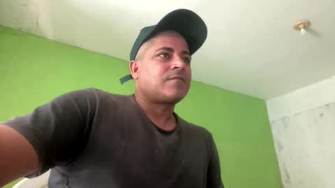 Snapshot of 9vinhocamshow chatting on 12/04/25, 10:57 9vinhocamshow online show from 12/04/25, 10:57