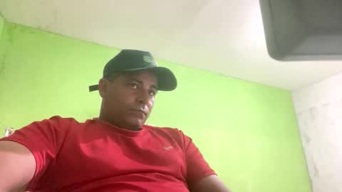 Snapshot of 9vinhocamshow chatting on 12/14/25, 11:31 9vinhocamshow online show from 12/14/25, 11:31