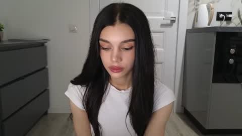 Snapshot of 9west chatting on 08/01/26, 01:10 KARINA online show from 08/01/26, 01:10
