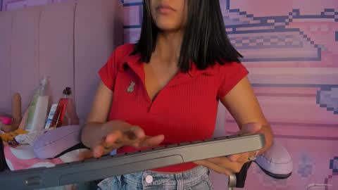 Snapshot of _18alice chatting on 10/15/25, 02:33 Alice  online show from 10/15/25, 02:33