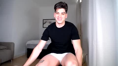 Snapshot of _aesthetic chatting on 04/10/26, 01:27 _aesthetic online show from 04/10/26, 01:27
