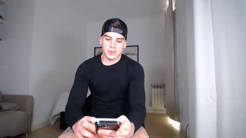 Snapshot of _aesthetic chatting on 04/11/26, 04:11 _aesthetic online show from 04/11/26, 04:11
