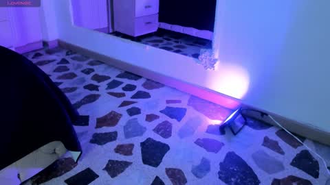 Snapshot of _agathaargent chatting on 10/12/25, 04:44 Agatha online show from 10/12/25, 04:44