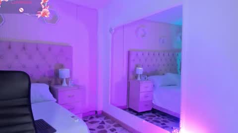 Snapshot of _agathaargent chatting on 10/16/25, 10:16 Agatha online show from 10/16/25, 10:16