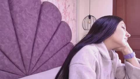 Snapshot of _alaia_collway_ chatting on 12/17/25, 11:38 Alaia online show from 12/17/25, 11:38