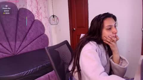 Snapshot of _alaia_collway_ chatting on 03/25/26, 12:00 Alaia online show from 03/25/26, 12:00