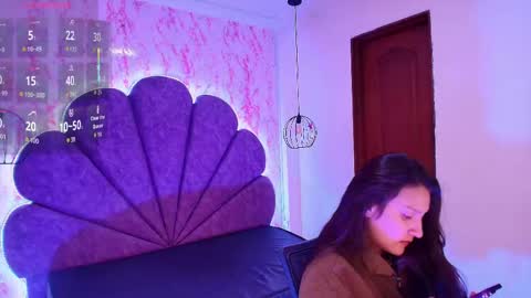 Snapshot of _alaia_collway_ chatting on 04/13/26, 12:10 Alaia online show from 04/13/26, 12:10