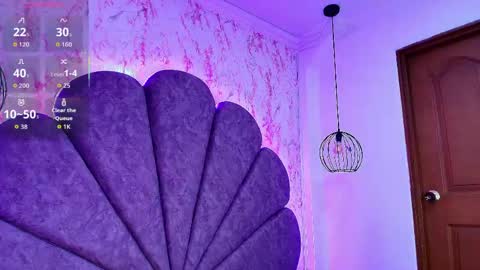 Snapshot of _alaia_collway_ chatting on 04/21/26, 12:11 Alaia online show from 04/21/26, 12:11
