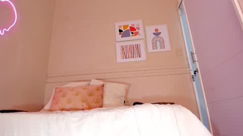 _aleja_x online show from 09/18/25, 12:07