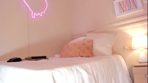 _aleja_x online show from 09/25/25, 12:53