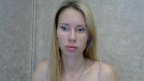 Snapshot of _alex1819 chatting on 10/31/25, 07:42 _alex1819 online show from 10/31/25, 07:42