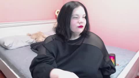 Snapshot of _alexandra_ray_ chatting on 11/23/25, 12:16 _alexandra_ray_ online show from 11/23/25, 12:16