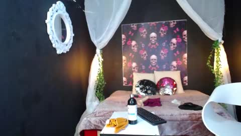 Snapshot of _alhanna chatting on 12/13/24, 12:09 Alhanna online show from 12/13/24, 12:09