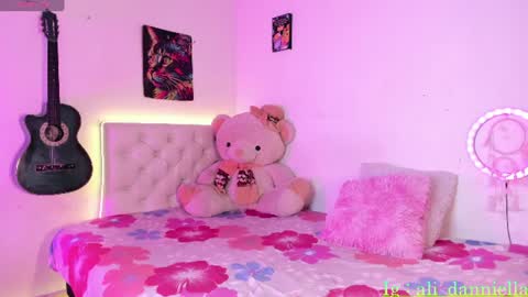 Snapshot of _ali_danniella_ chatting on 07/27/26, 12:23 danniella Indepeding Model online show from 07/27/26, 12:23