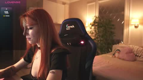 _alice_meyss_ online show from 11/20/25, 09:31