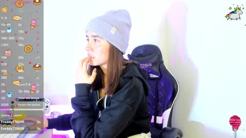 Snapshot of _alicerosse2 chatting on 01/22/25, 04:02 ALICE online show from 01/22/25, 04:02