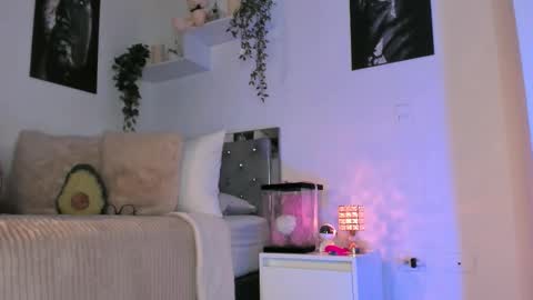 Karo online show from 09/17/25, 12:01