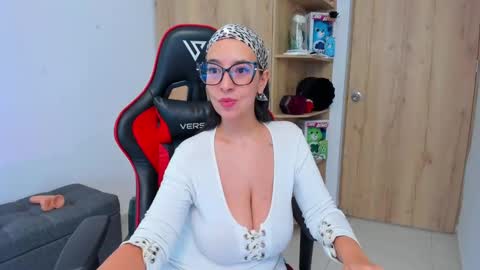 Snapshot of _amanda_seyfried19 chatting on 09/23/25, 06:00 AMANDA online show from 09/23/25, 06:00