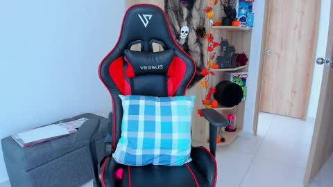 Snapshot of _amanda_seyfried19 chatting on 10/23/25, 05:01 AMANDA online show from 10/23/25, 05:01