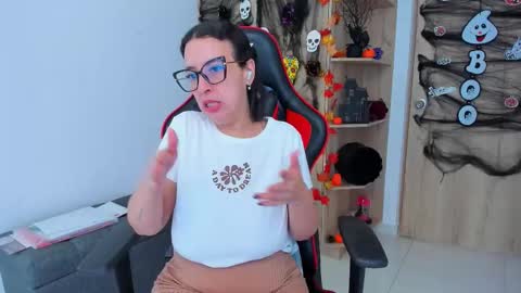 Snapshot of _amanda_seyfried19 chatting on 10/24/25, 05:09 AMANDA online show from 10/24/25, 05:09