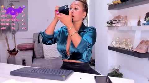 Ana Bolena online show from 11/21/25, 03:22