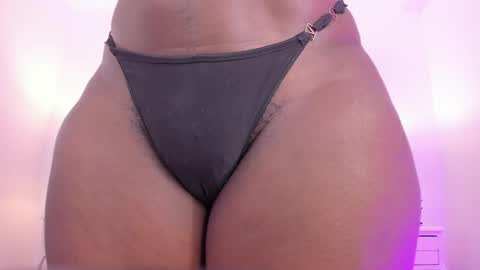 Snapshot of _analyy_ chatting on 10/26/25, 09:04 Analy  online show from 10/26/25, 09:04