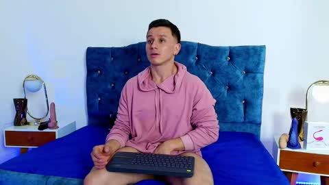 _andrewfalcon2 online show from 02/04/25, 03:36