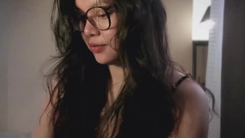 Snapshot of _ann1e_ chatting on 04/17/26, 04:48 annie . online show from 04/17/26, 04:48