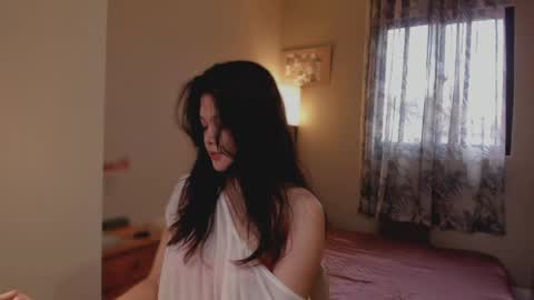 Snapshot of _ann1e_ chatting on 05/21/26, 04:08 annie . online show from 05/21/26, 04:08