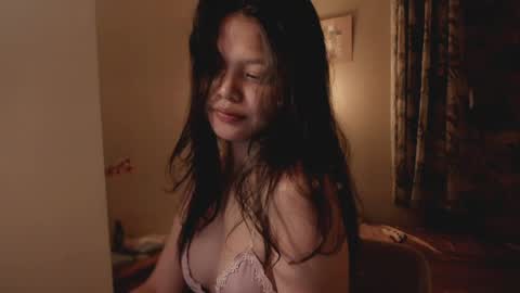 Snapshot of _ann1e_ chatting on 05/22/26, 03:39 annie . online show from 05/22/26, 03:39