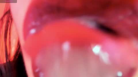 Snapshot of _antomouth_paradise chatting on 11/13/25, 10:14 antonia online show from 11/13/25, 10:14