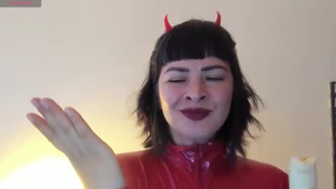 Snapshot of _antomouth_paradise chatting on 11/15/25, 08:05 antonia online show from 11/15/25, 08:05